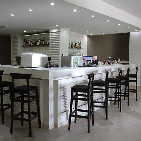 Luna 4* Nisipurile de Aur