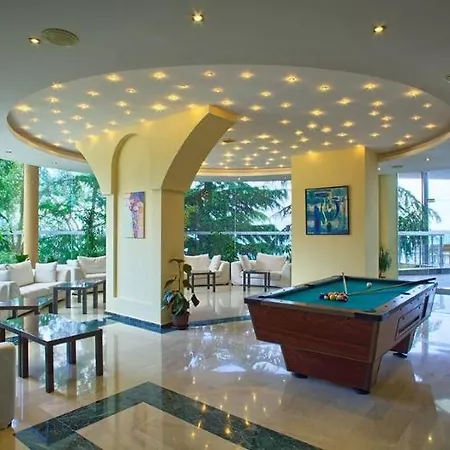 Luna Nisipurile de Aur