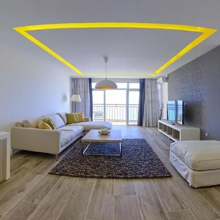 מלון Luna 4*