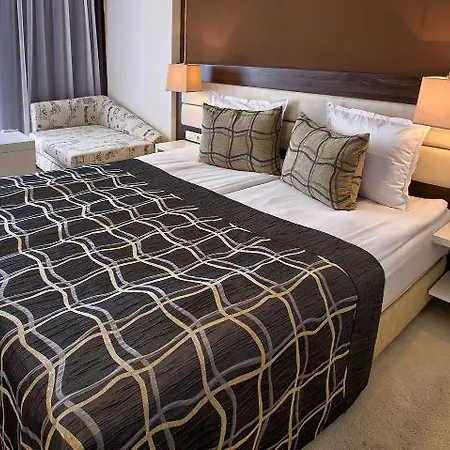 Luna גולדן סנדס