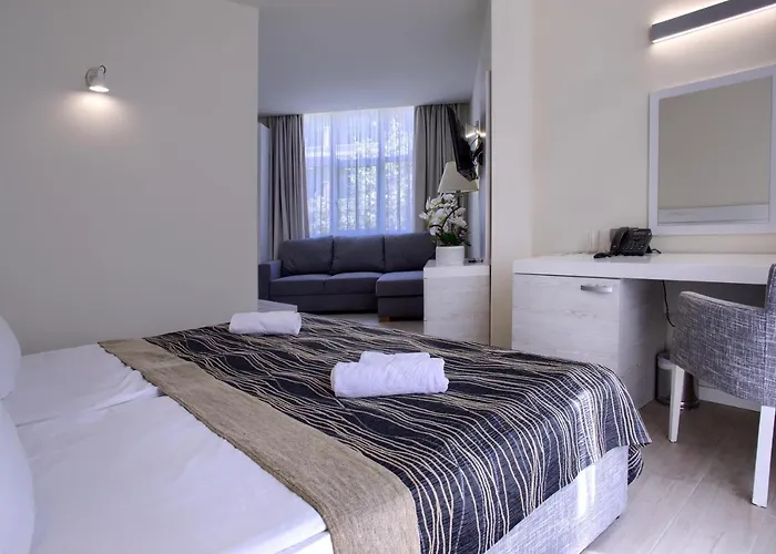Luna - 4* Golden Sands