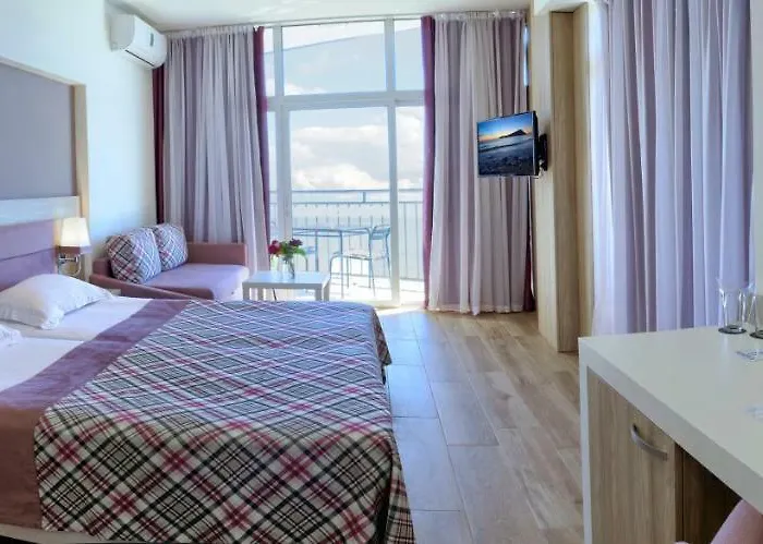 Luna - 4* Golden Sands